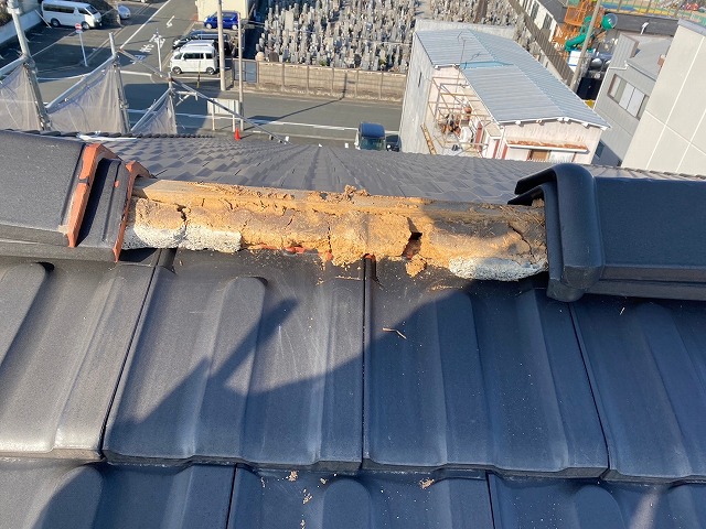 棟瓦を一旦外して確認